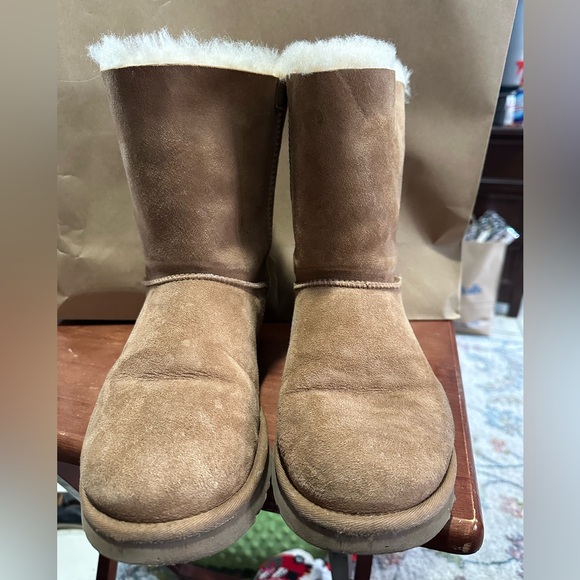 UGGS, Bailey Bow II - Picture 1 of 4